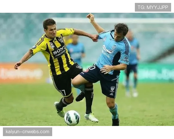 特写：洛里昂门将连续三次神扑，力保球门不失瓦解斯特拉斯堡围攻